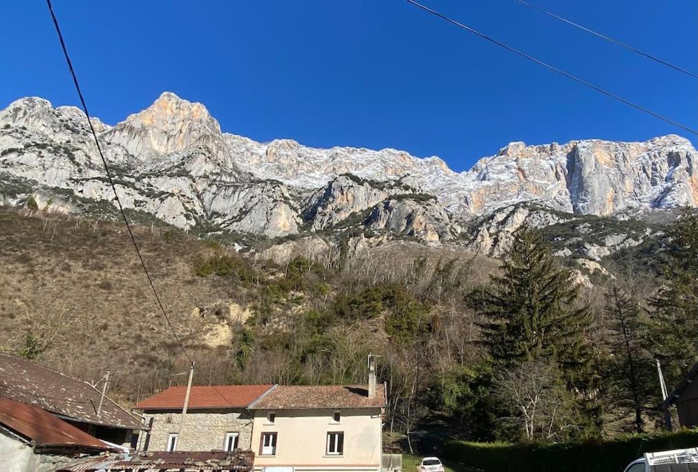 Apartmán Entre La Montagne Et La Riviere Sinsat Exteriér fotografie